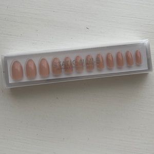 Static Nails Reusable Pop-On Manicure